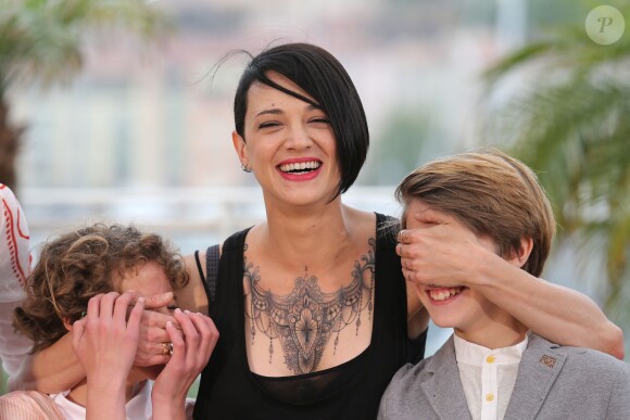 Giulia Salerno, Asia Argento - Photocall du film "L'Incomprise" lors du 67e Festival International du Film de Cannes, le 22 mai 2014.