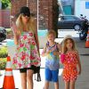 Tori Spelling et ses enfants Stella et Liam dans les rues de Encino, le 11 mai 2014. 