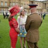 La princesse Beatrice d'York, ravissante dans une jupe Mary Katrantzou etun chemisier Juicy Couture, et coiffée d'un chapeau Robyn Coles, participait avec la reine Elizabeh II et le duc d'Edimbourg, le 21 mai 2014 dans le parc de Buckingham Palace, à la première garden party royale de l'année.
