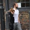 Exclusif - Emma Watson se promène avec son nouveau compagnon, Matthew Janney, dans les rues de Londres le 26 avril 2014