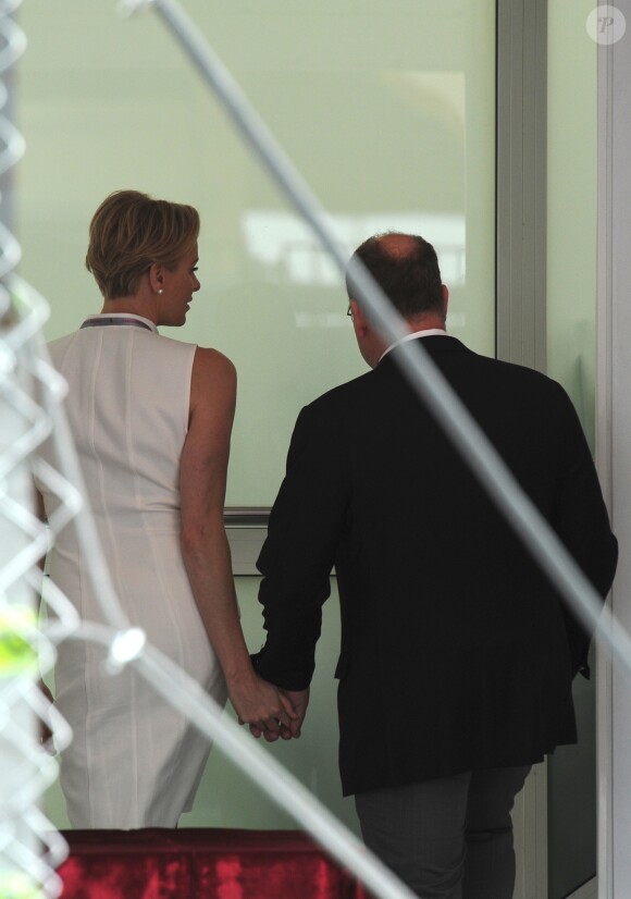 La princesse Charlene de Monaco, très complice avec son époux le prince Albert, a assisté le 25 mai 2014 à la victoire de Nico Rosberg lors du Grand Prix de F1 de Monaco