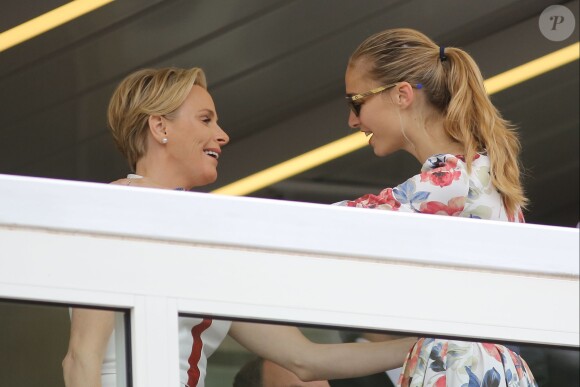 La princesse Charlene de Monaco, ici avec Beatrice Borromeo, a assisté le 25 mai 2014 à la victoire de Nico Rosberg lors du Grand Prix de F1 de Monaco, en compagnie de son mari le prince Albert ainsi que ses neveux Andrea et Pierre Casiraghi.