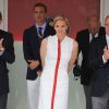 La princesse Charlene de Monaco, habillée d'une robe aux couleurs de la principauté, a assisté le 25 mai 2014 à la victoire de Nico Rosberg lors du Grand Prix de F1 de Monaco, en compagnie de son mari le prince Albert ainsi que ses neveux Andrea et Pierre Casiraghi.