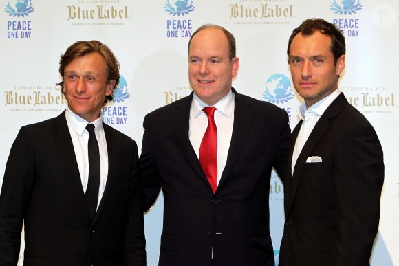 Jeremy Gilley, le prince Albert II de Monaco et Jude Law - Soirée "Peace One Day" au Sporting Monte-Carlo, le 22 mai 2014.