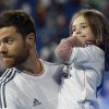 Xani Alonso et sa fille Ane fêtent la victoire en Ligue des champions au stade Santiago Bernabeu à Madrid le 25 mai 2014. 
