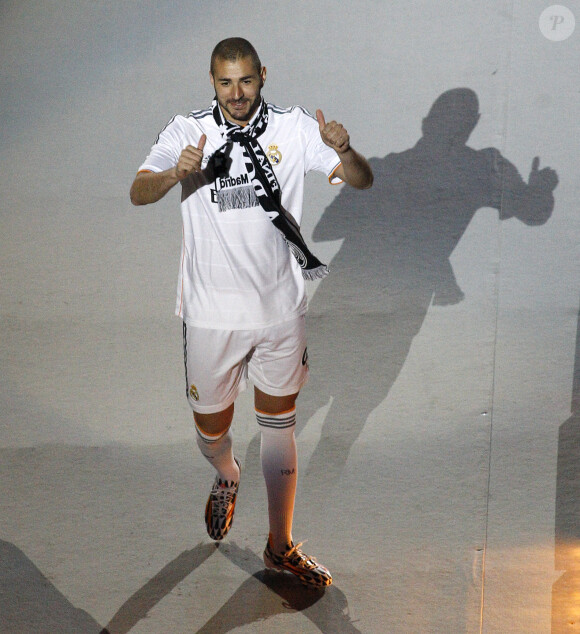 Karim Benzema fête la victoire en Ligue des champions au stade Bernabeu à Madrid en Espagne le 25 mai 2014. 
