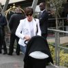 Kris Jenner et North (fille de Kim Kardahian et de Kanye West) - Les invités du mariage de Kim Kardashian et de Kanye West arrivent à l'aéroport du Bourget en provenance de Florence en Italie le 25 mai 2014.