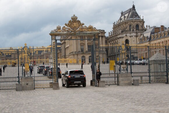 Kim Kardashian, Kanye West et leurs invités arrivent au château de Versailles pour la fête de leur pré-mariage - le 23 mai 2014
