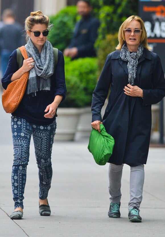 Jessica Lange et sa fille Hannah se baladent dans les rues de New York, le 23 mai 2014.