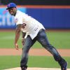 50 Cent donne le coup d'envoi de la rencontre New York Mets - Pittsburg Pirates au Citi Field. New York, le 27 mai 2014.