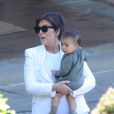  Kris Jenner et North (fille de Kim Kardahian et de Kanye West) - La famille Kardashian quitte l'h&ocirc;tel "Belmond Villa San Michele" &agrave; Florence en Italie au lendemain du mariage de Kim Kardashian avec Kanye West, le 24 mai 2014. 