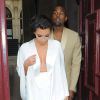 Kim Kardashian et Kanye West quittent leur domicile parisien pour se rendre au château de Versailles pour leur fête de pré-mariage. Le 23 mai 2014.