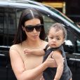  Kim Kardashian et sa fille North se rendent &agrave; la boutique Givenchy avenue George V &agrave; Paris, le 20 mai 2014. 