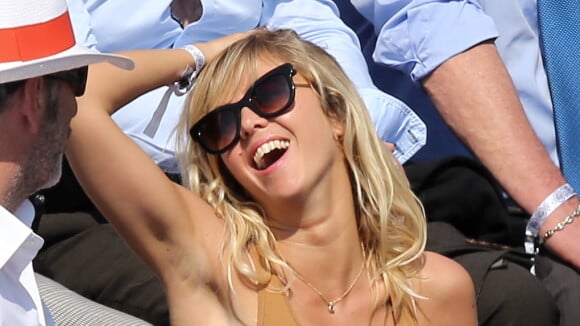 Roland-Garros - Enora Malagré, ravissante : Un rayon de soleil dans les tribunes
