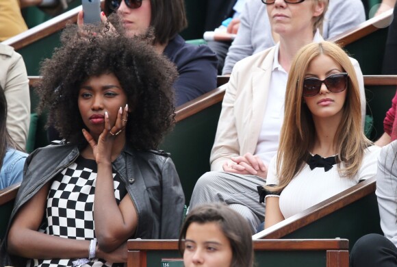 Inna Modja et Zahia Dehar au tournoi de Roland-Garros à Paris, le 1er juin 2014.