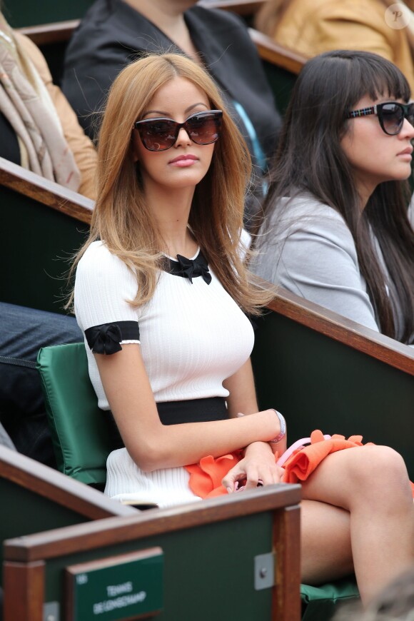 Zahia Dehar au tournoi de Roland-Garros à Paris, le 1er juin 2014.