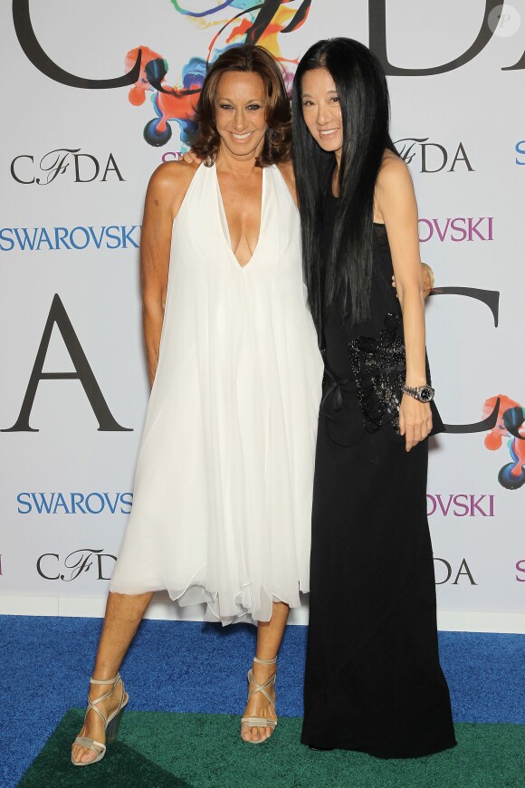 Les créatrices Donna Karan et Vera Wang assistent aux CFDA Fashion Awards 2014 à l'Alice Tully Hall, au Lincoln Center. New York, le 2 juin 2014.