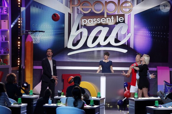 Manu Lévy et Erika Moulet dans "Les people passent le bac", mardi 3 juin 2014 sur NRJ12.