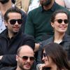 Zoé Félix et son frère Tom Nicolazo pendant le match entre Rafael Nadal et Dusan Lajovic lors des Internationaux de France de tennis de Roland-Garros à Paris, le 2 juin 2014.