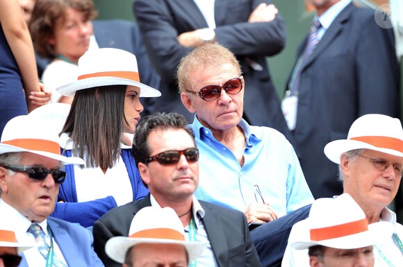 Patrick Poivre d'Arvor et son amie à Roland-Garros à Paris, le 2 juin 2014.