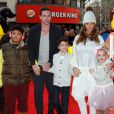 Kieran Hayler, Katie Price et ses trois enfants Harvey, Junior et Princess à Londres, le 9 février 2014.