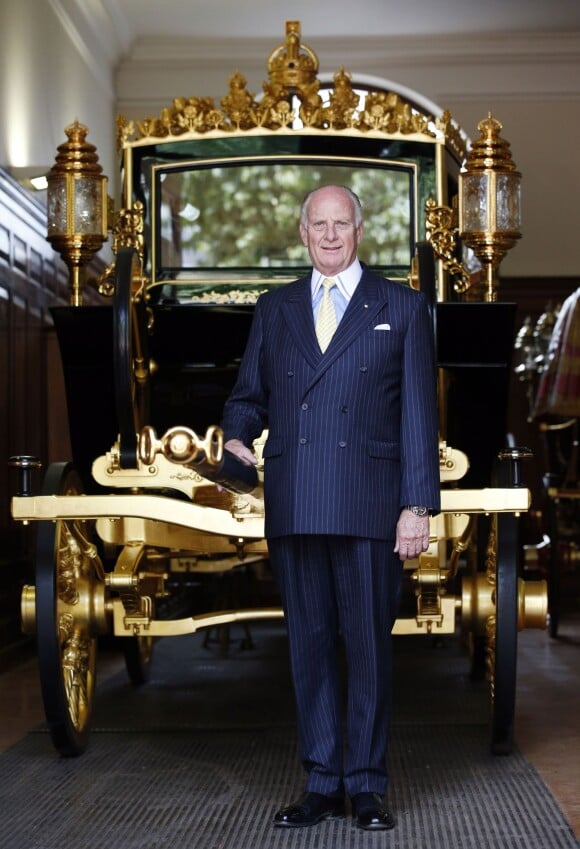 Jim Frecklington a présenté le 2 juin 2014 à Londres le carrosse du jubilé de diamant flambant neuf qu'il a fabriqué, deux jours avant que la reine Elizabeth II l'étrenne à l'occasion de l'inauguration du Parlement.