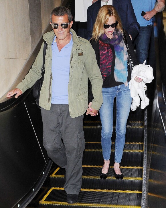Antonio Banderas et Melanie Griffith main dans la main à l'aéroport LAX de Los Angeles en mars 2014