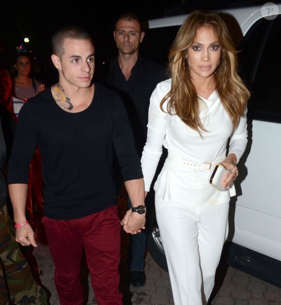 Jennifer Lopez et son petit ami Casper Smart arrivent à leur hotel à San Juan, le 22 décembre 2012.
