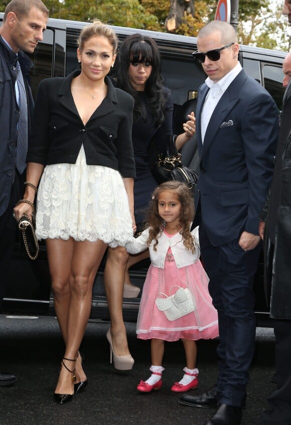 Jennifer Lopez, son petit ami Casper Smart et sa fille Emme à Paris, le 2 octobre 2012.