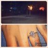 Fanny Neguesha et Mario Balotelli ont publié la même photo sur leurs comptes Instagram, indiquant ainsi qu'ils étaient fiancés