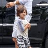 Mason fait du shopping avec ses parents Kourtney Kardashian et Scott Disick à Southampton. Le 10 juin 2014.