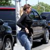 Khloé Kardashian part en mission courses à son arrivée dans les Hamptons. Le 2 juin 2014.