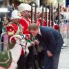 Le prince Harry a eu le bonheur de rencontrer la chèvre Shenkin, mascotte du Royal Welsh, lors de la projection anniversaire du film Zoulou sorti en 1964, le 10 juin 2014 à l'Odeon Leicester Square