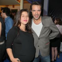 Mylène Jampanoï enceinte, complice avec Nicolas Bedos face à Axelle Laffont