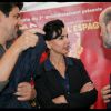 Rachida Dati en pleine discussion du réalisateur Cesc Gay et de l'acteur Javier Cámara - Soirée d'ouverture du 13e Festival Le 7e art dans le 7e dans la cour du lycée Victor Duruy, rue de Babylone à Paris, le 10 juin 2014.