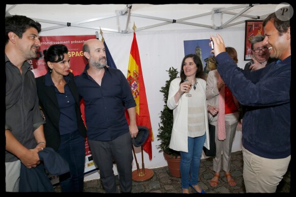 Rachida Dati pose avec le réalisateur Cesc Gay et de l'acteur Javier Cámara - Soirée d'ouverture du 13e Festival Le 7e art dans le 7e dans la cour du lycée Victor Duruy, rue de Babylone à Paris, le 10 juin 2014.