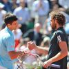Novak Djokovic et Ernests Gulbis à Roland-Garros à Paris le 6 juin 2014. 