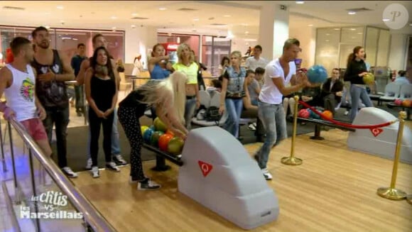 Les Marseillais et es Ch'tis au bowling dans Les Ch'tis vs Les Marseillais sur W9, le jeudi 12 juin 2014