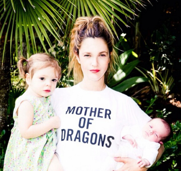 Drew Barrymore a pris la pose avec ses deux filles sur un cliché publié sur Instagram, le 12 juin 2014.