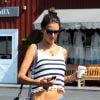 Exclusif - Alessandra Ambrosio au Brentwood Country Mart à Los Angeles, le 12 juin 2014.