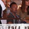Bruce Springsteen (et derrière lui Marina Hands) dans les tribunes du Stade des Hespérides le 12 juin 2014, au premier soir du Jumping international de Cannes, encourageant leur fille Jessica Springsteen. Hélas, la jeune cavalière de 21 ans n'a pas joué les premiers rôles.