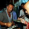 Bruce Springsteen signant des autographes au Stade des Hespérides le 12 juin 2014, au premier soir du Jumping international de Cannes, où il se trouvait pour encourager leur fille Jessica Springsteen. Hélas, la jeune cavalière de 21 ans n'a pas joué les premiers rôles.