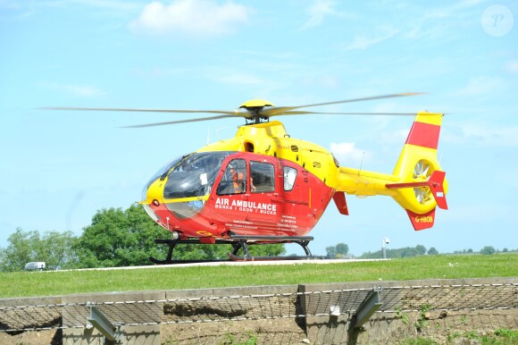 Harrison Ford blessé pendant le tournage du film "Star Wars VII" est transporté en hélicoptère à l'hopital John Radcliffe à Oxford au Royaume Uni le 13 juin 2014.