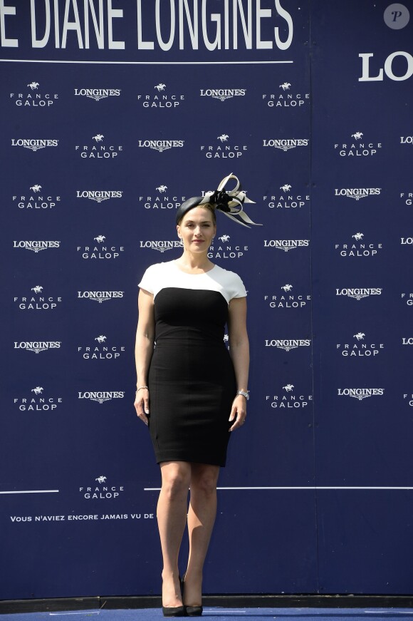Kate Winslet en Narciso Rodriguez lors du 165e "Prix de Diane Longines" à l'hippodrome de Chantilly le 15 juin 2014.