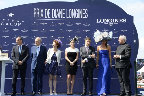 Eric Woerth (maire de Chantilly), Bertrand Bélinguier, Kate Winslet, Sophie Thalmann lors du 165e "Prix de Diane Longines" à l'hippodrome de Chantilly le 15 juin 2014.