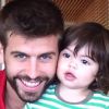 Shakira félicite Gerard Piqué sur Twitter avec une photo de son amoureux et de leur fils Milan le 15 juin 2014.