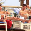 Steven Gerrard et ses coéquipiers profitent de la douceur de Rio au bord de la piscine de leur hôtel, le 16 juin 2014