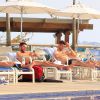 Steven Gerrard et ses coéquipiers profitent de la douceur de Rio au bord de la piscine de leur hôtel, le 16 juin 2014
