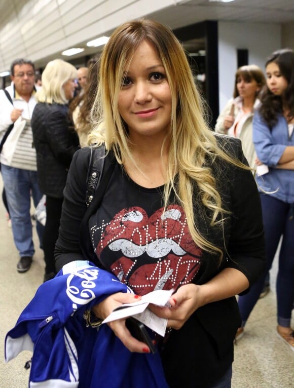 Karina, compagne de Sergio Agüero, à l'aeroport de Belo Horizonte (Brésil), le 22 juin 2014. Elle rentre en Argentine après avoir rendu visite à son amoureux en pleine Coupe du monde. 