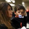 Antonella Roccuzzo, la compagne de Lionel Messi, à l'aeroport de Belo Horizonte (Brésil), le 22 juin 2014. Elle rentre en Argentine avec leur fils Thiago après avoir rendu visite à son amoureux en pleine Coupe du monde. 
